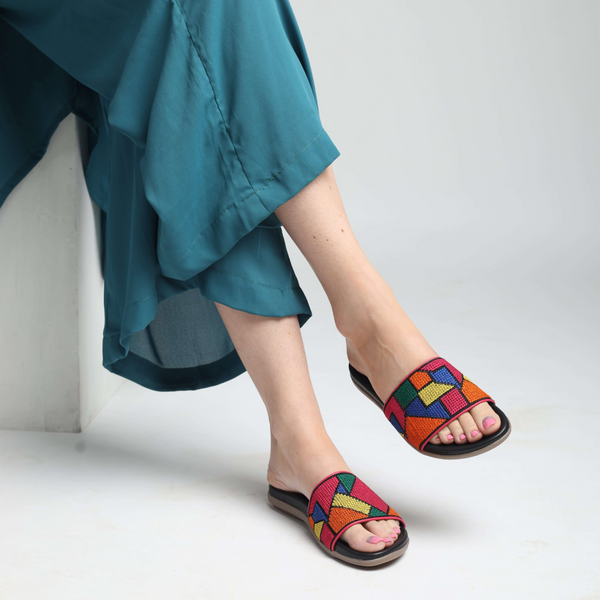 Multicolor thread black sliders